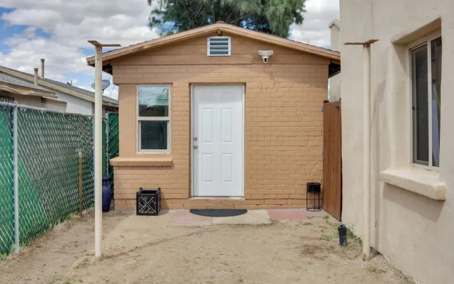 Tucson Studio w/ Private Backyard - Great Location