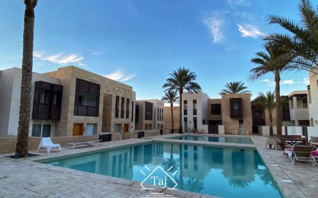 TAJ HOME, exotic ground 2 bedroom, pool, Scarab