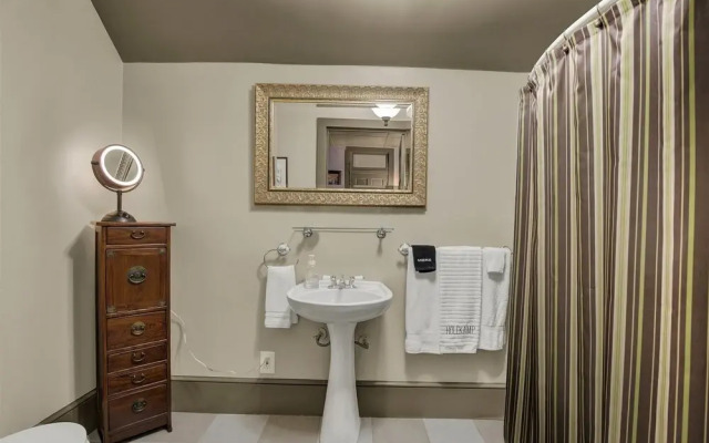 The Holekamp House Bed & Breakfast