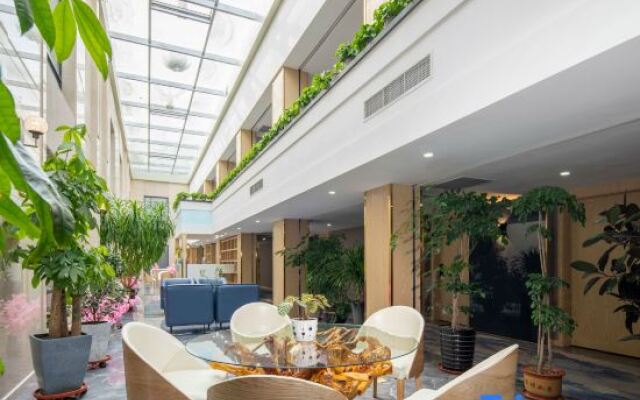 Rezen Yunshui Xiyue Hot Spring Hotel
