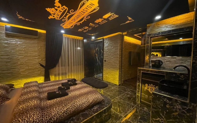 Black House