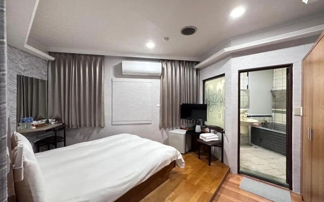 Fu Feng Hotel
