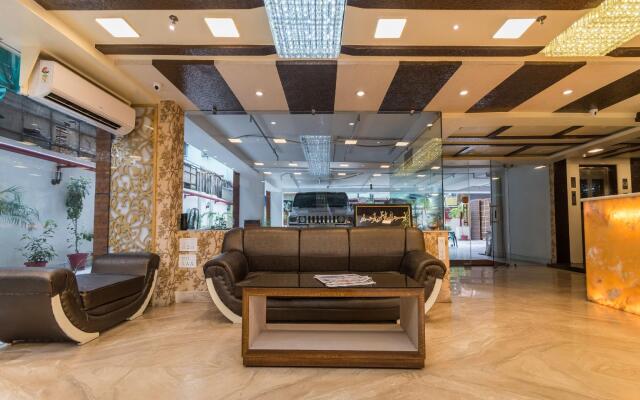 Capital O 9390 Golden Afreen