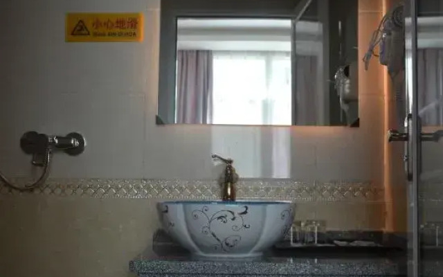 Hongtu Business Hotel