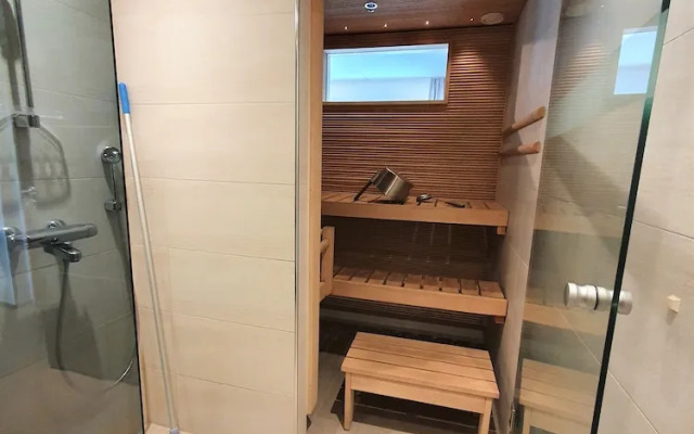 Levi Suites Levi Gold