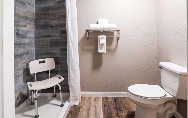 Travelodge by Wyndham San Antonio Downtown Northeast