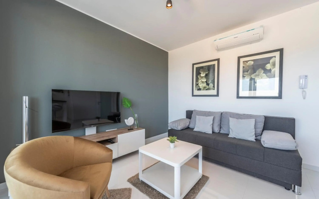 Adris 2 luxury modern apartment with a pool