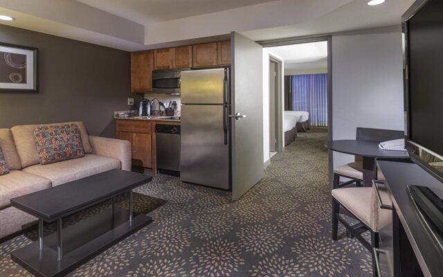 Holiday Inn & Suites Phoenix Airport North by IHG