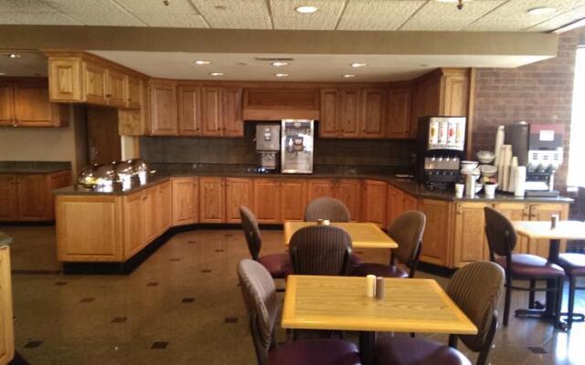 Rodeway Inn & Suites