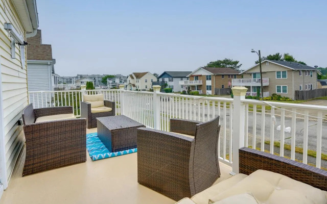 Brigantine Getaway: Walk to the Beach!