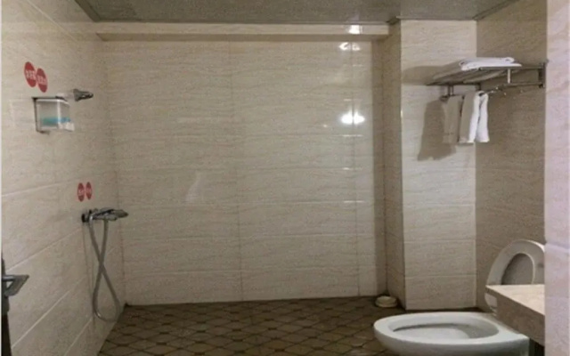 Luzhou Xincheng Business Inn