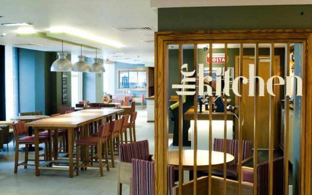 Premier Inn Edinburgh Princes Street