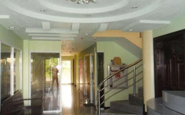Rooms R Us - Voyagers Palace