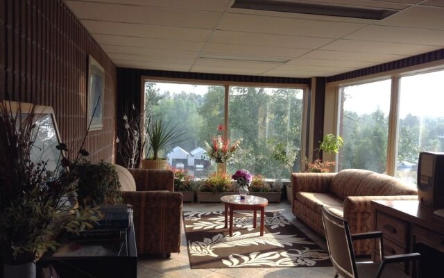 Sturgeon River Inn & Restaurant