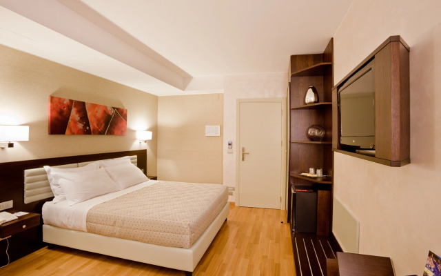 Breaking Business Hotel