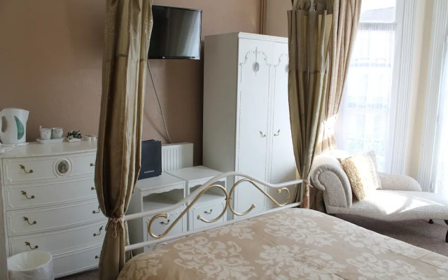 The little emily - Room only