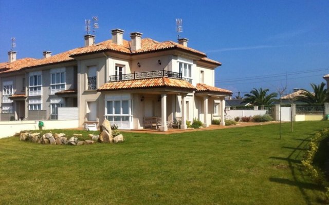 House With 4 Bedrooms in Burela, With Wonderful sea View and Enclosed