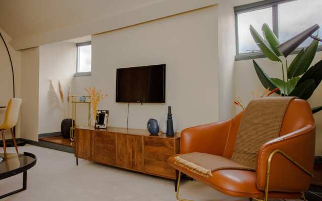 The Crescent Moon - Elegant 1BDR Flat