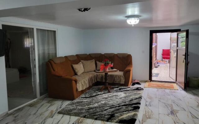 Apartament cu terasa si gratar