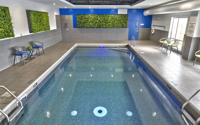Holiday Inn Express & Suites Vaudreuil by IHG