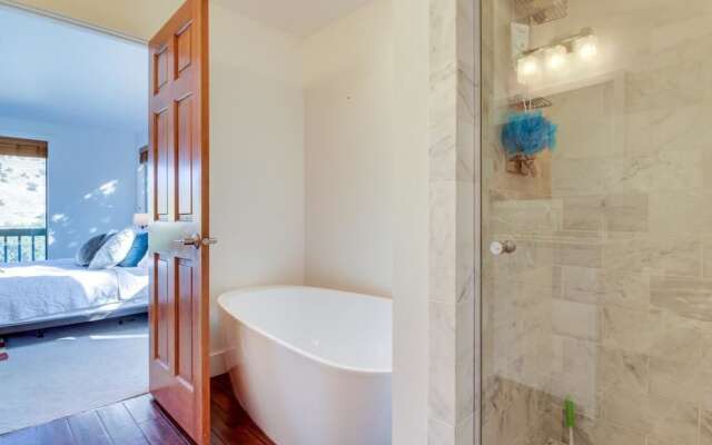 Chic Highlands Hideaway