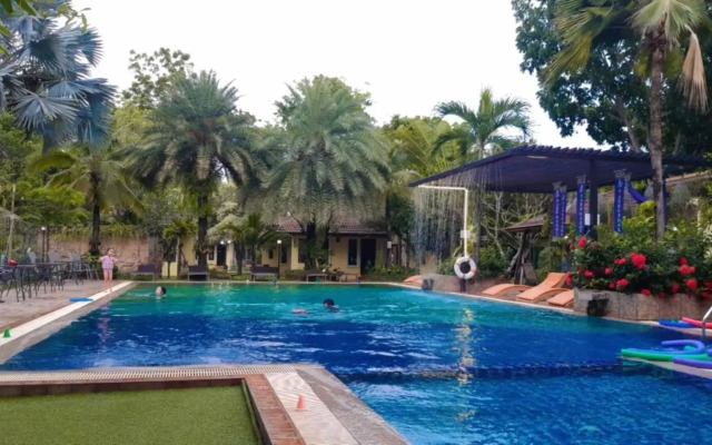 Park & Pool Resort