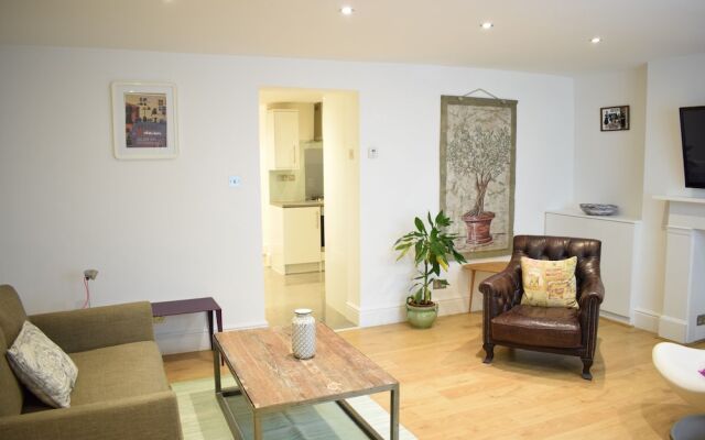 Stylish 2 Bedroom Apartment With Terrace