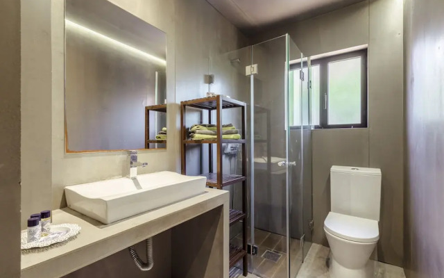 Aroeira Pool House by Lisbon-Coast