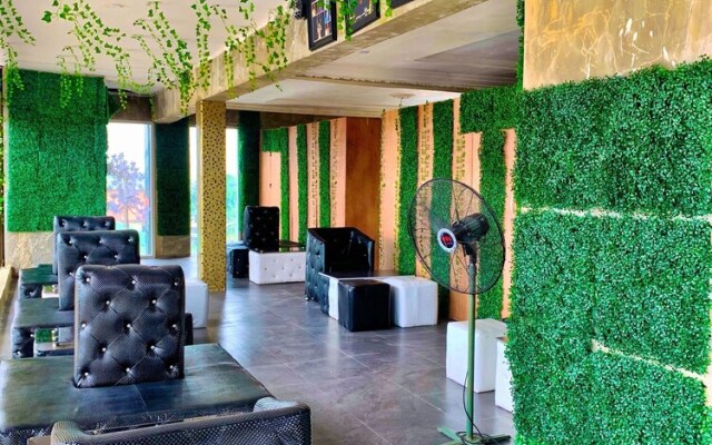 GrandBay Luxury Hotel