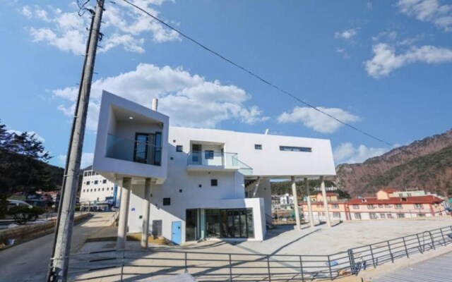 Muju Dada Pension [Built In 2016]