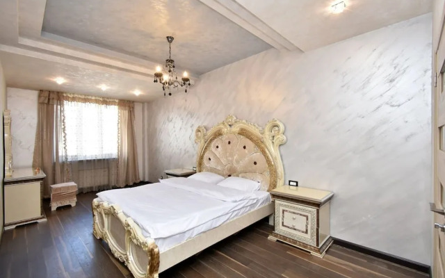 North Ave. apartment by Luxe Group HH777