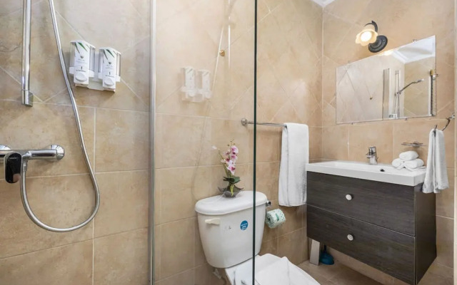 Townhome Goldcoast GYM Pools 24 7 Security