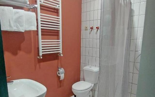 Gudauri Roshka Apt #412