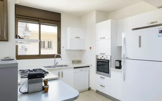 Comfy & Terrace neear Beach by FeelHome