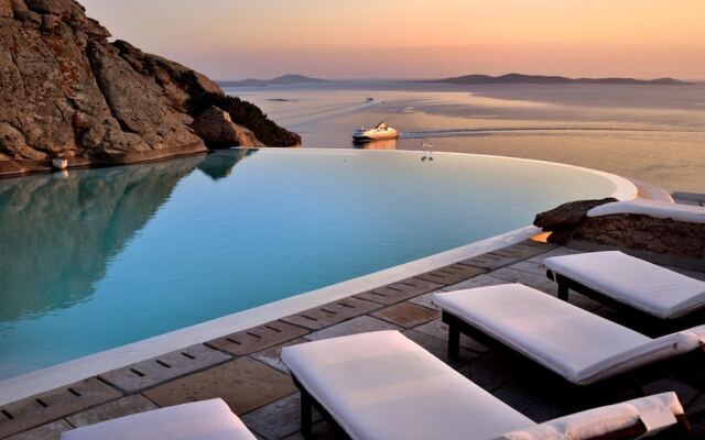 Immaculate 5-bed Villa in Klouvas - Villa Alkmini