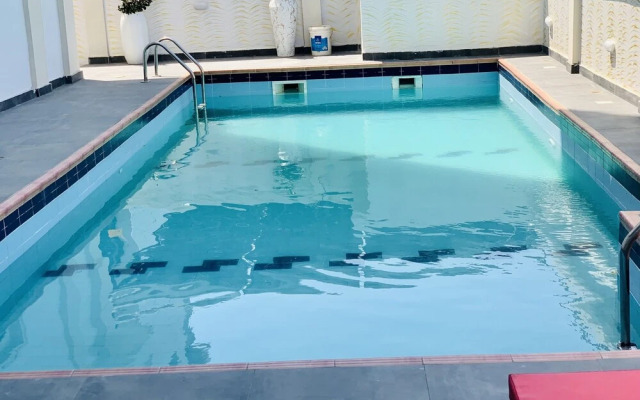 Time Oak Hotel and Suites Royale