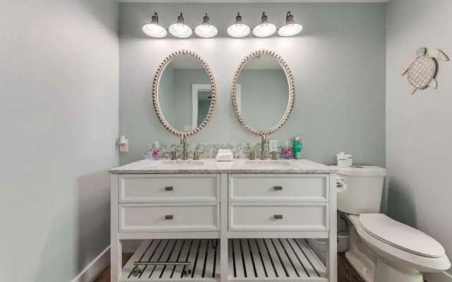 Ew429-chillin at the Beach