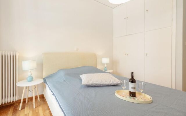 Cozy Flat in hip Koukaki