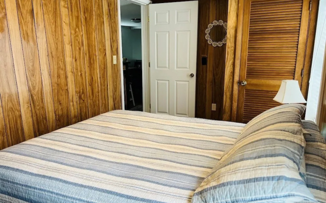 Hidden Treasure 2 Bedroom Home by RedAwning