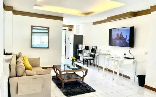 Patong Beach Gardens - Pool, Fast Wifi, Smart TVs