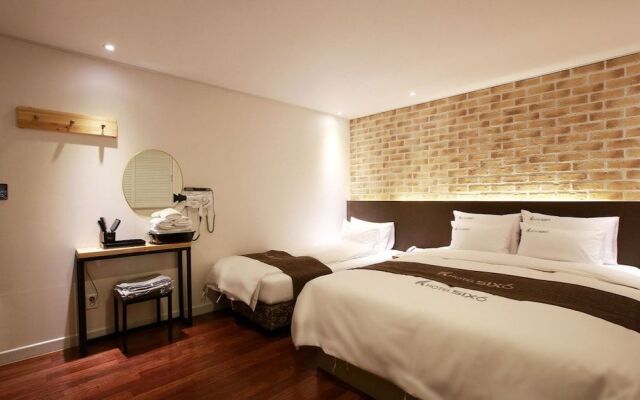 Hotel Six
