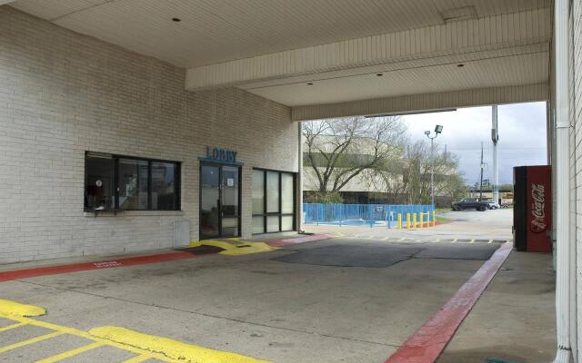 OYO Hotel Houston N Fm-1960 Champions TX