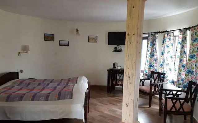 Udechee Huts Hotel