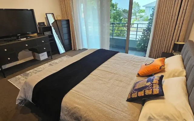 Architect 4BR w Pool River Walk