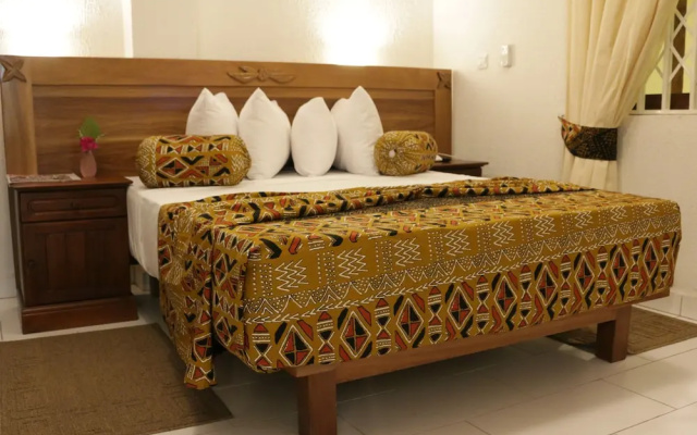 Coconut Grove Sakumono Hotel