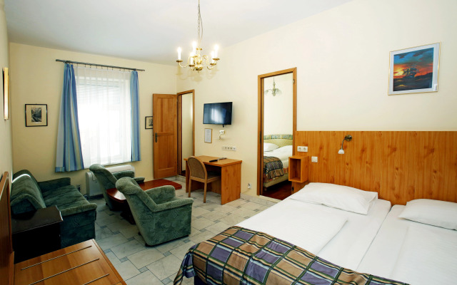 Continental Hotel-Pension