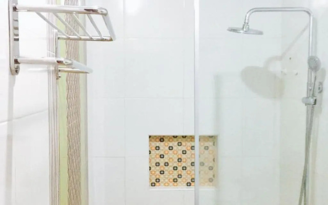 RedDoorz Plus @ ABC Landmark Hotel