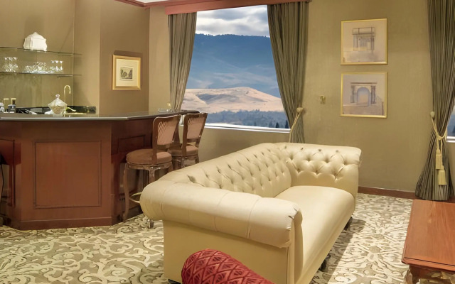 Silver Legacy Reno- A Caesars Rewards Destination