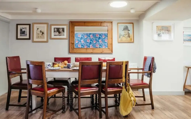 6 Barnoon Terrace