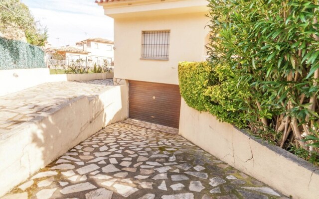 Alluring Villa in L'escala With Private Swimming Pool